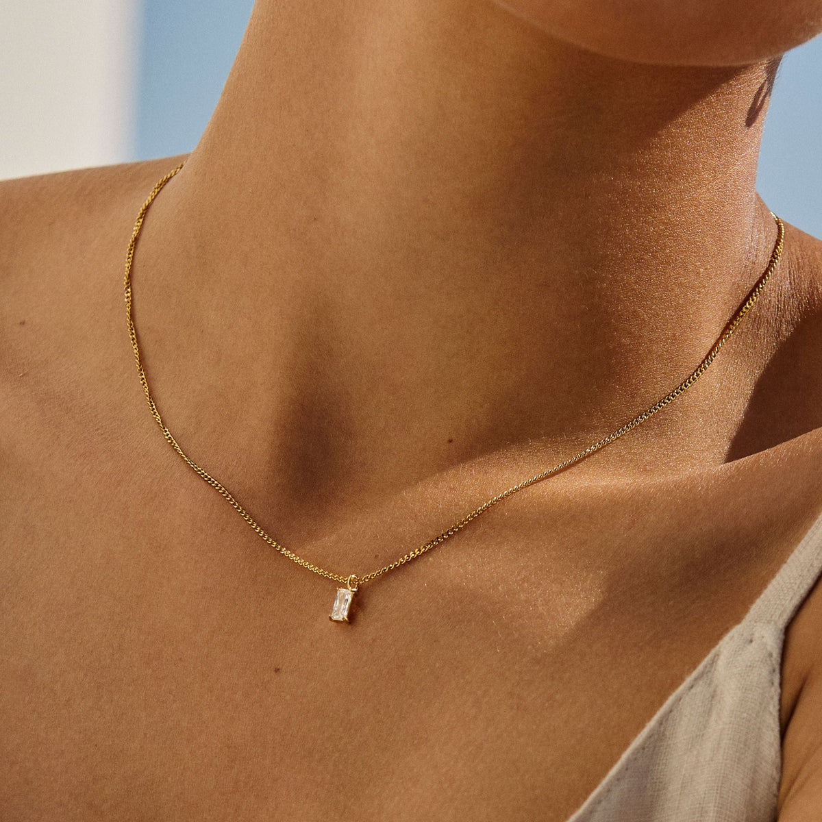 Bruce & Co Glow – Clear Rectangular Pendant Necklace, 45 cm