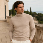 Man wearing the beige Yoremora turtleneck on a Mediterranean terrace
